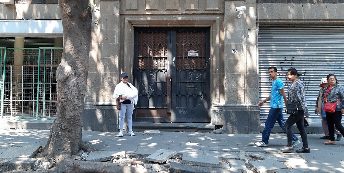 Hostigan a familias para desalojarlas de sus viviendas