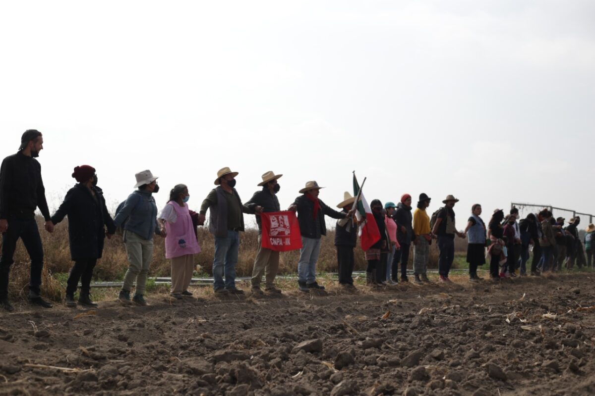 Participantes del Encuentro Nacional Contra Gasoductos y Proyectos de Muerte realizan acto de memoria y protesta frente al socavón