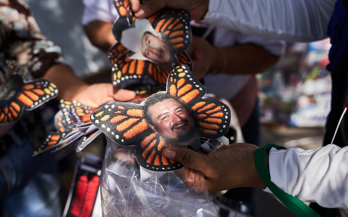 Othon Armando Adame Cruz desaparecido en la carretera Rio Verde - San Luis Potosi en el año 2010, aparece en un cubrebocas con imágenes de personas desaparecidas fueron repartidos durante la marcha por la conmemoración de el Día Internacional de las Víctimas de Desaparición Forzada convocada por familiares de personas desaparecidas y miembros de la Asociacion Voz y Dignidad por los Nuestros. 30 de Agosto del 2020. San Luis Potosi, Mexico. Mauricio Palos