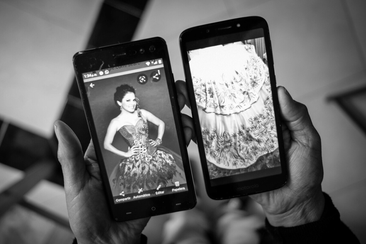 María Antonia recuerda que durante muchos
años en medio de la búsqueda de justicia a
penas dormía 3 horas ya que aprovechaba las
noches para trabajar. Ella, es costurera y trabajó muchos años bordando vestidos de fiesta y XV años.