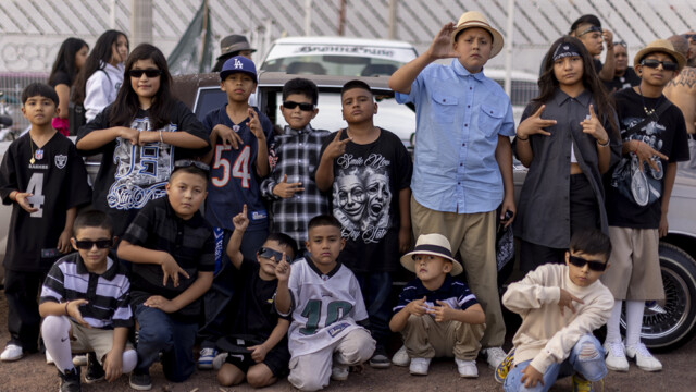La próxima generación de Cholos posa para una fotografía en una reunión de Lowriders organizada por La Union Car Club en Neza, Estado de México.
28/04/2024
Foto Gustavo Graf