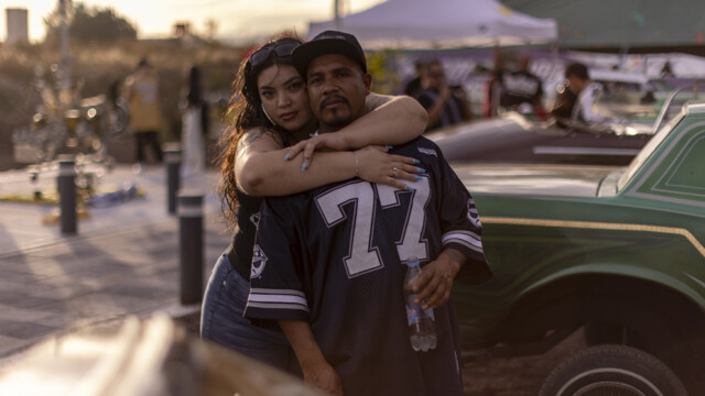 Diana "Chola" Sabino y Armando Cruz en una reunión de Lowriders y cholos organizada por La Union Car Club en Neza, Estado de México.
13/01/2024
Foto Gustavo Graf