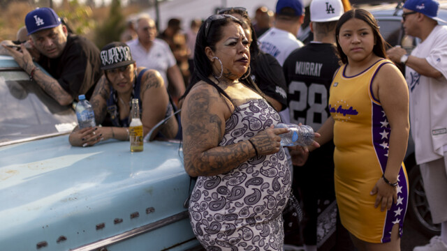 Hynas y cholos durante una reunión de Lowriders organizada por La Union Car Club en Neza, Estado de México.
28/04/2024
Foto Gustavo Graf
