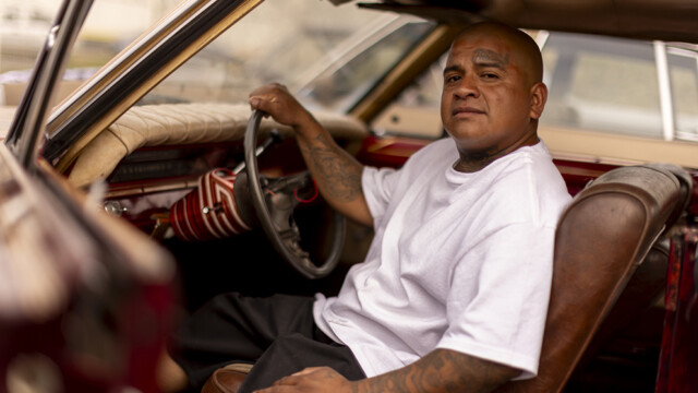 Jimmy Cruz, fundador del La Union Car Club, posa en su ranfla "Sangre Azteca" en Neza, Estado de México.
13/01/2024
Foto Gustavo Graf